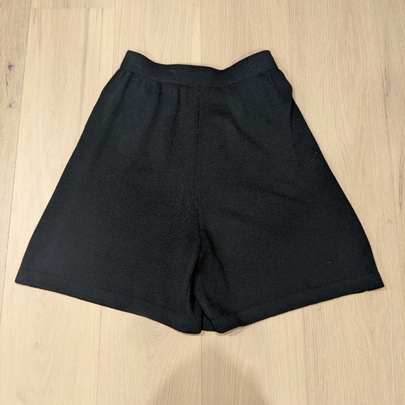 St. John Vintage black knit shorts - Picture 2 of 6